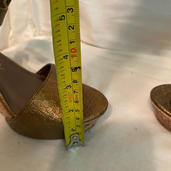 Sketchers high wedge heel round toe size 7 - Picture 8 of 10